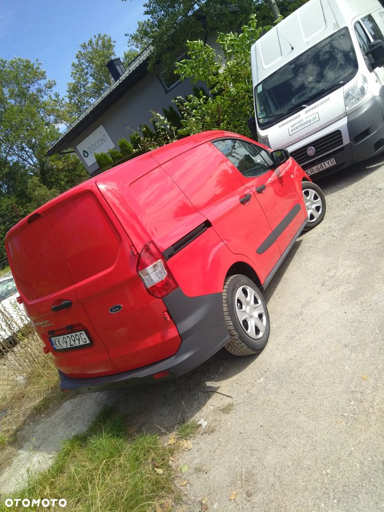 Ford Transit Courier - 13
