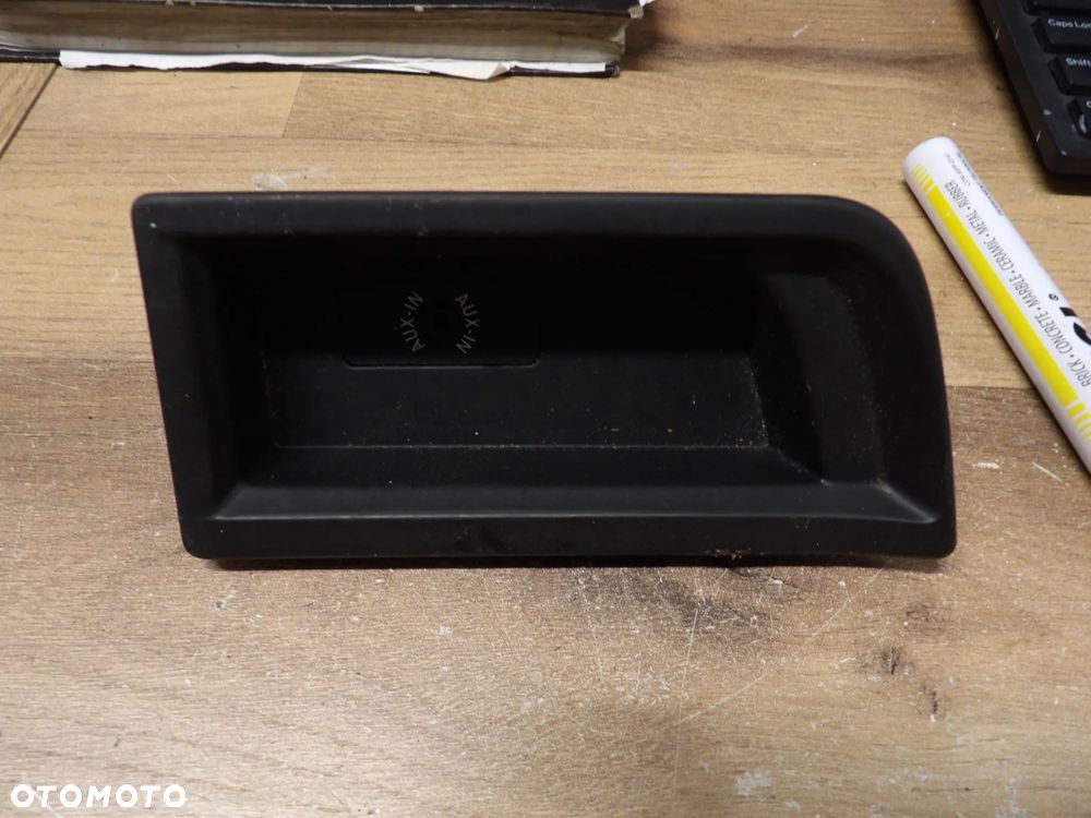 BMW - F30,F31 - GNIAZDO AUX - USB - 9207357 - 1