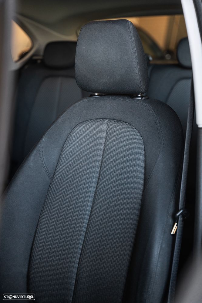 BMW 214 Active Tourer d Luxury Line - 16