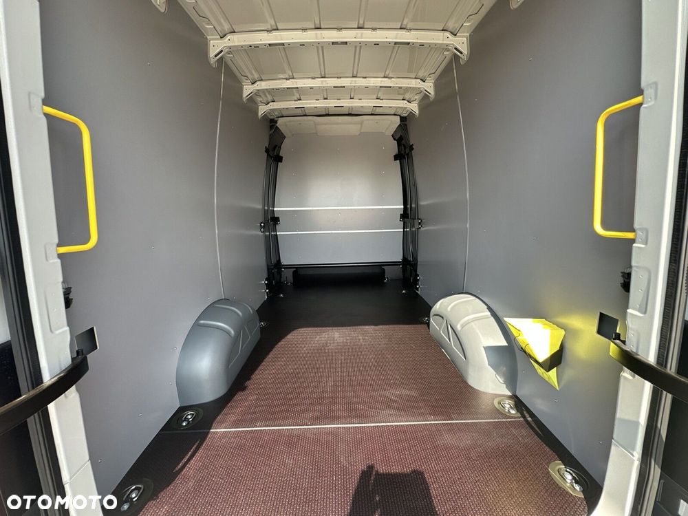 Volkswagen Crafter 35 Furgon z wysokim dachem silnik: 2,0 l EU6 SCR 177 KM, przedni 8-bieg.automatyczna, r.o : 4490 mm - 18