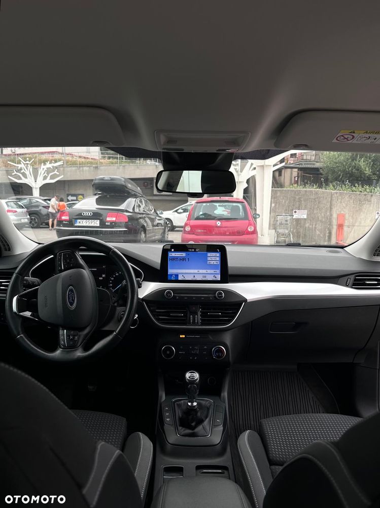Ford Focus 1.5 TDCi SYNC Edition - 9