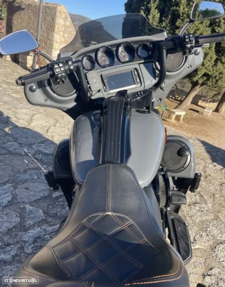 Harley-Davidson Street GLIDE CVO - 5