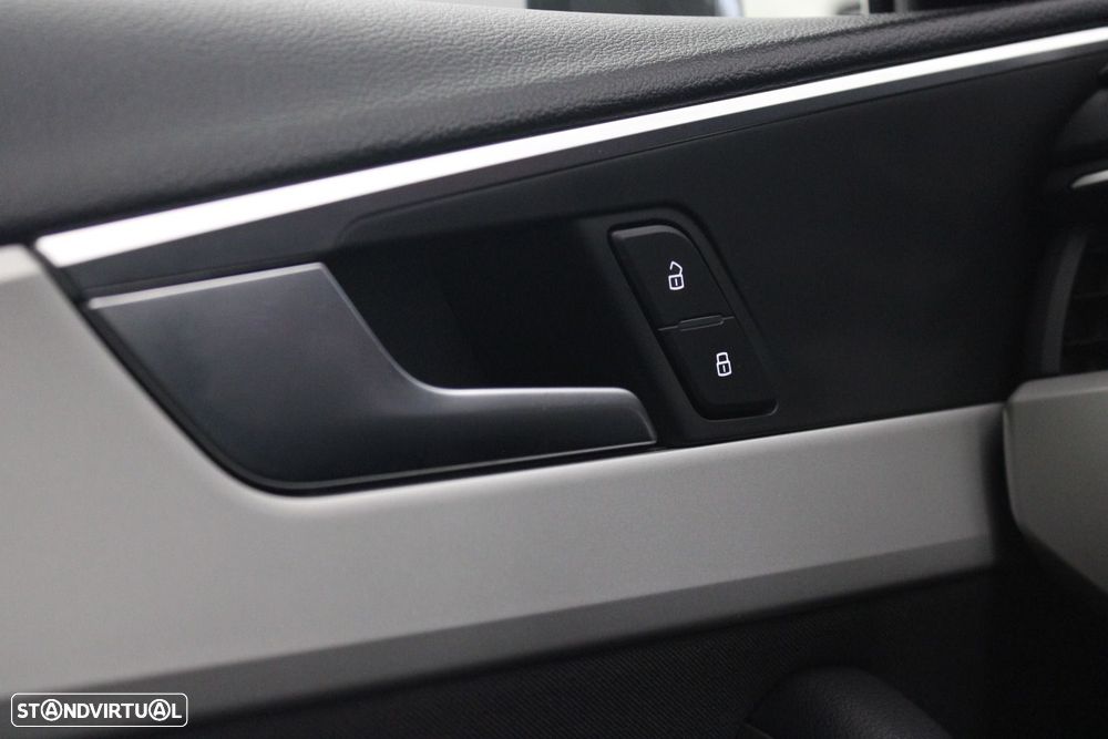 Audi A4 Avant 30 TDI S tronic — fotografia 28