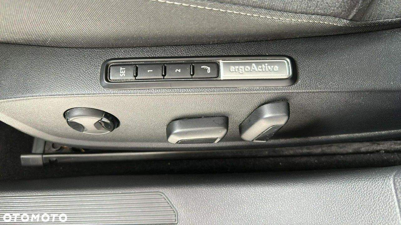 Volkswagen Golf - 27