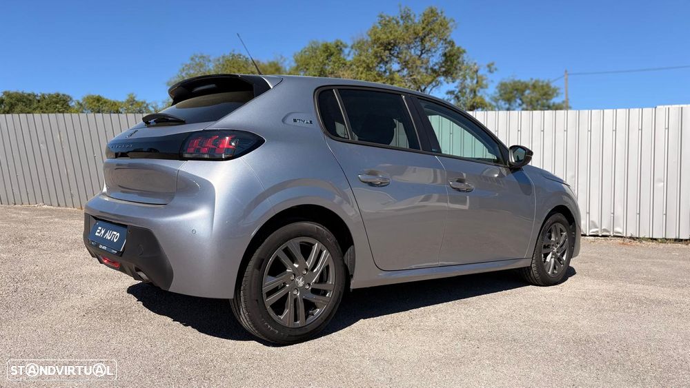 Peugeot 208 1.2 PureTech SE Style - 4