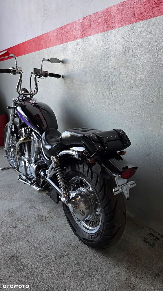 Suzuki Intruder - 11