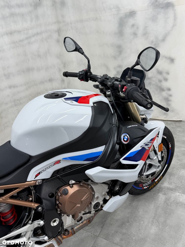 BMW S - 9