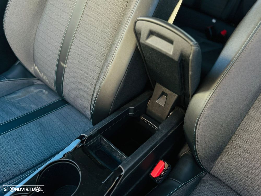 Peugeot 208 1.2 PureTech Allure EAT8 - 33