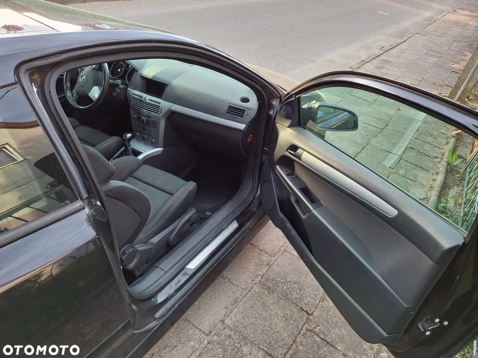 Opel Astra GTC 1.8 - 11