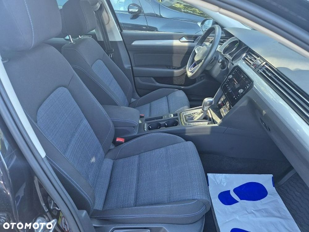 Volkswagen Passat - 17