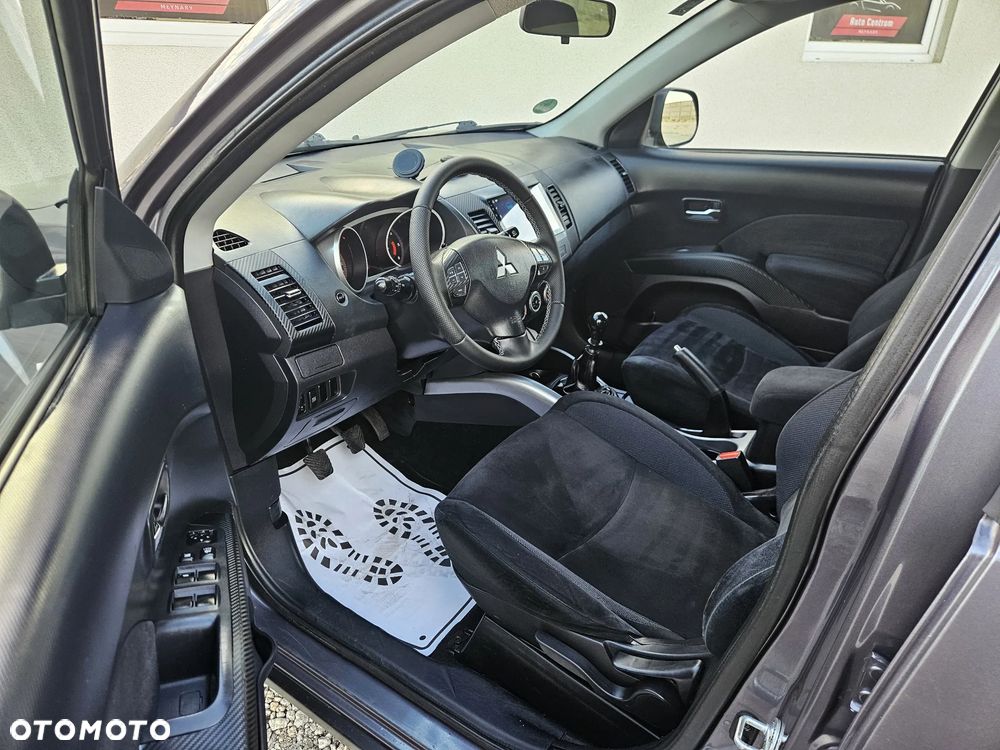 Mitsubishi Outlander - 8