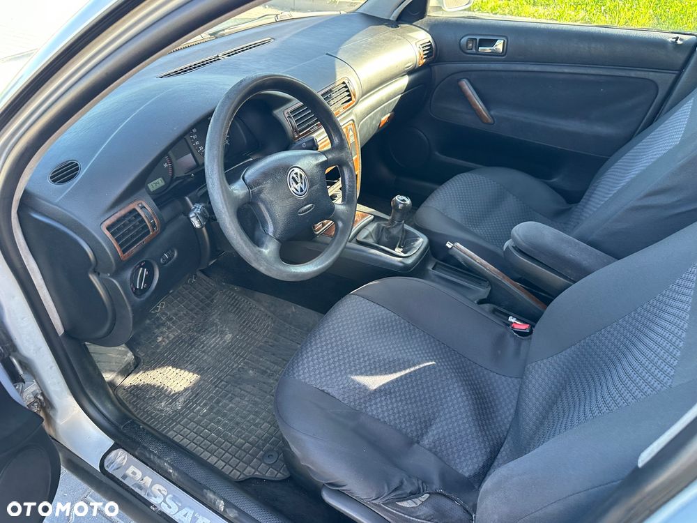 Volkswagen Passat 1.9 TDI Comfortline - 10