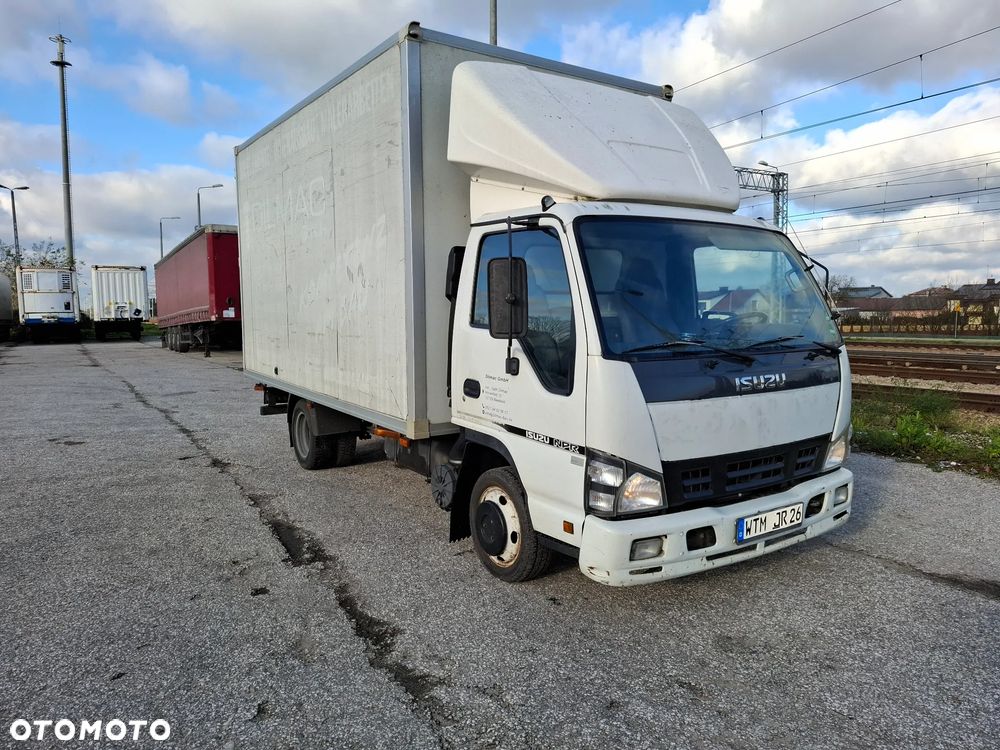 Isuzu NPR - 1