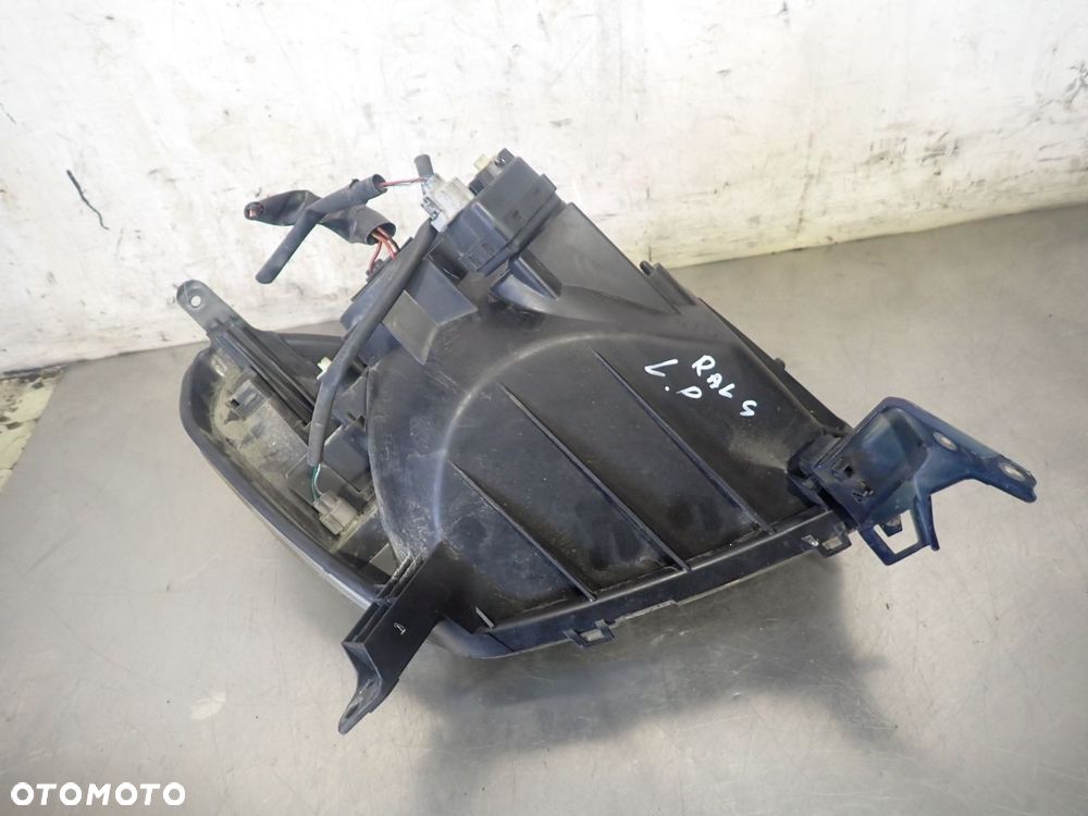 LAMPA LEWA PRZEDNIA TOYOTA RAV4 II 2.0 D - 5