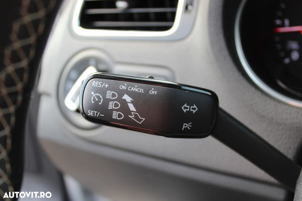 Volkswagen Polo 1.4 TDI Blue Motion Technology Lounge - 23
