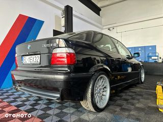 BMW Seria 3 323i