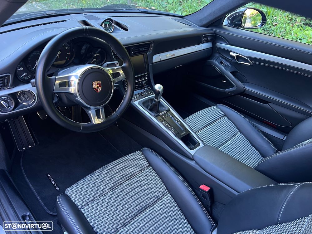 Porsche 911 (991) Carrera 2 50th Anniversary Edition - 16