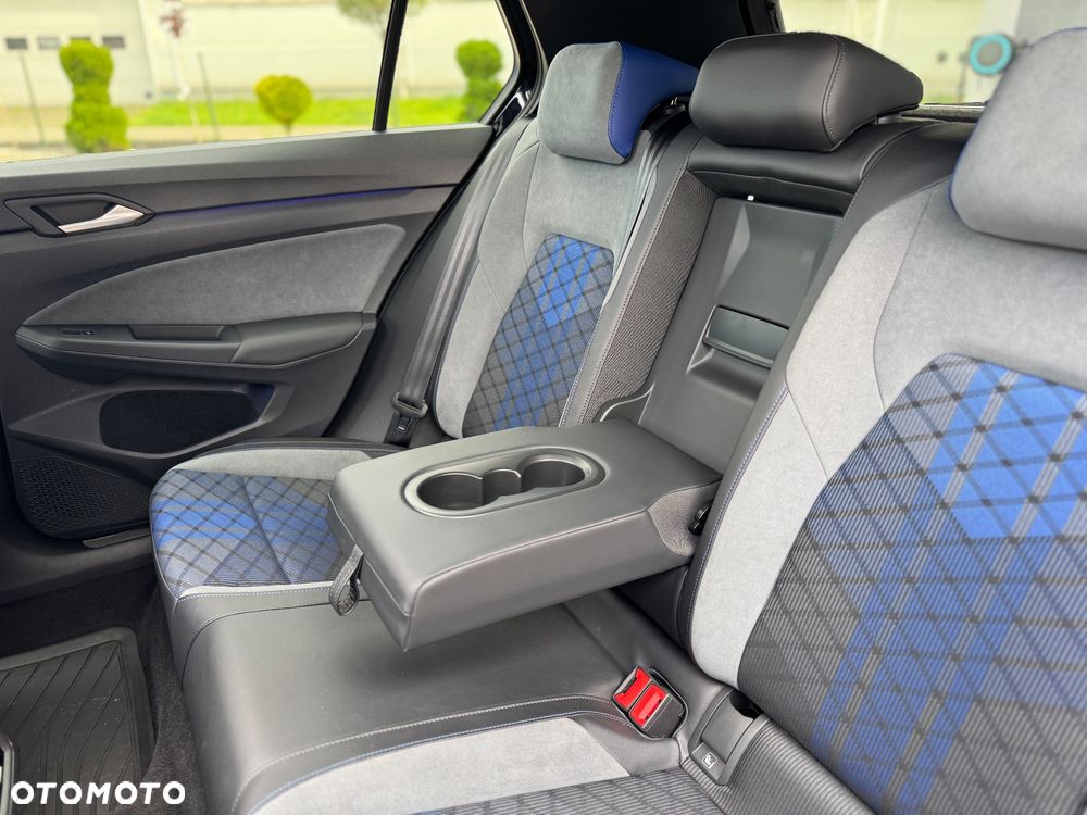Volkswagen Golf - 23