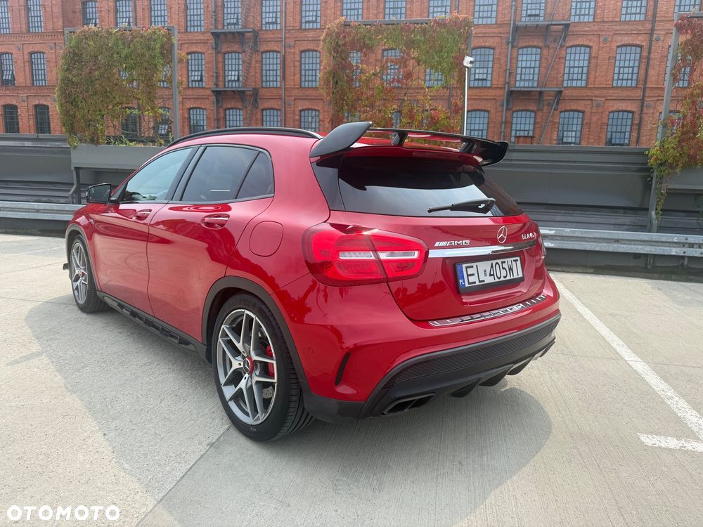 Mercedes-Benz GLA - 16