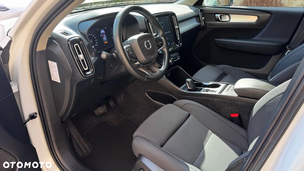 Volvo XC 40 T3 Geartronic Momentum Pro - 17