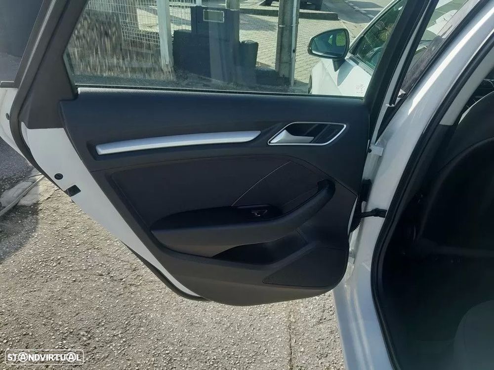 Audi A3 Sportback 1.6 TDI Advance Ultra - 19