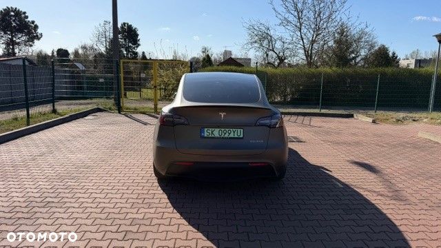 Tesla Y - 5