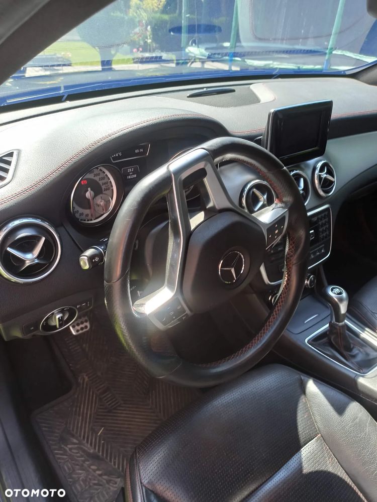 Mercedes-Benz GLA 180 - 27