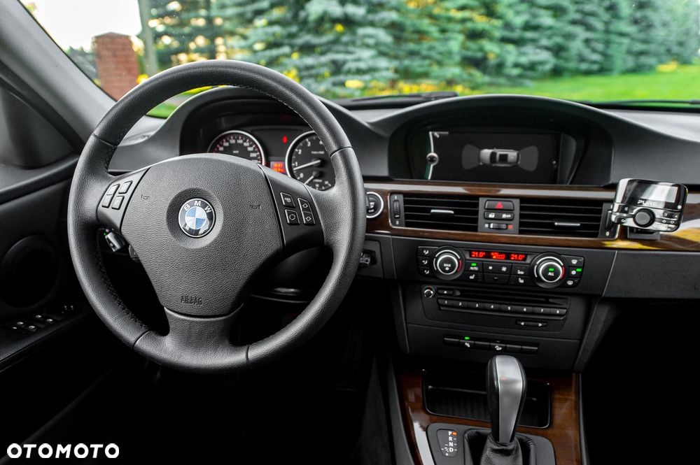 BMW Seria 3 325i xDrive - 16