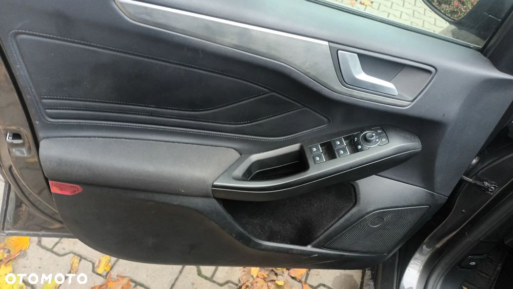 Ford Focus 1.0 EcoBoost mHEV Titanium X - 14