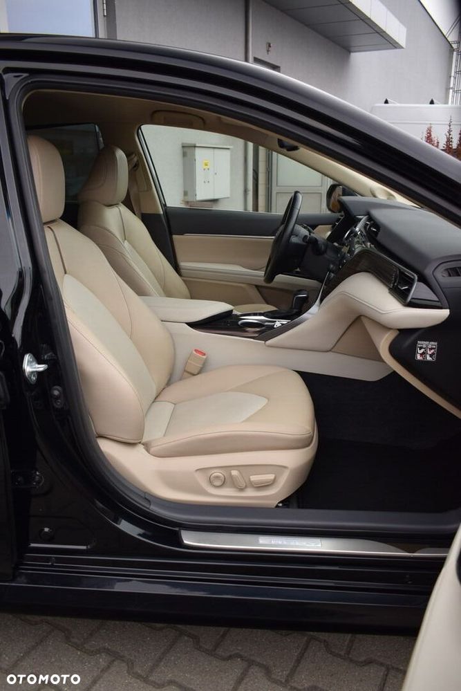 Toyota Camry 2.5 Hybrid Executive CVT - 18