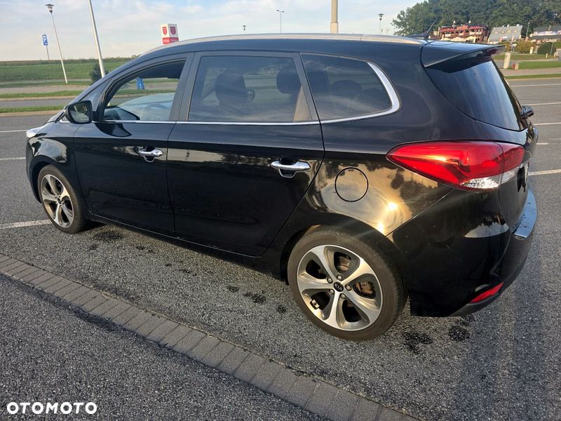 Kia Carens - 11