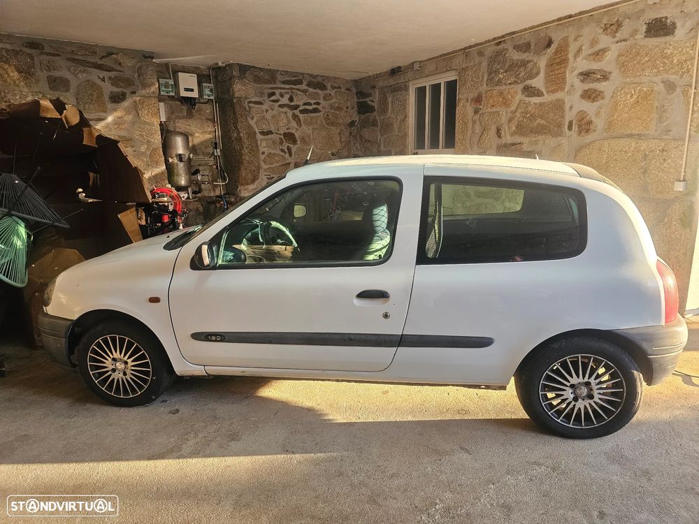 Renault Clio - 7