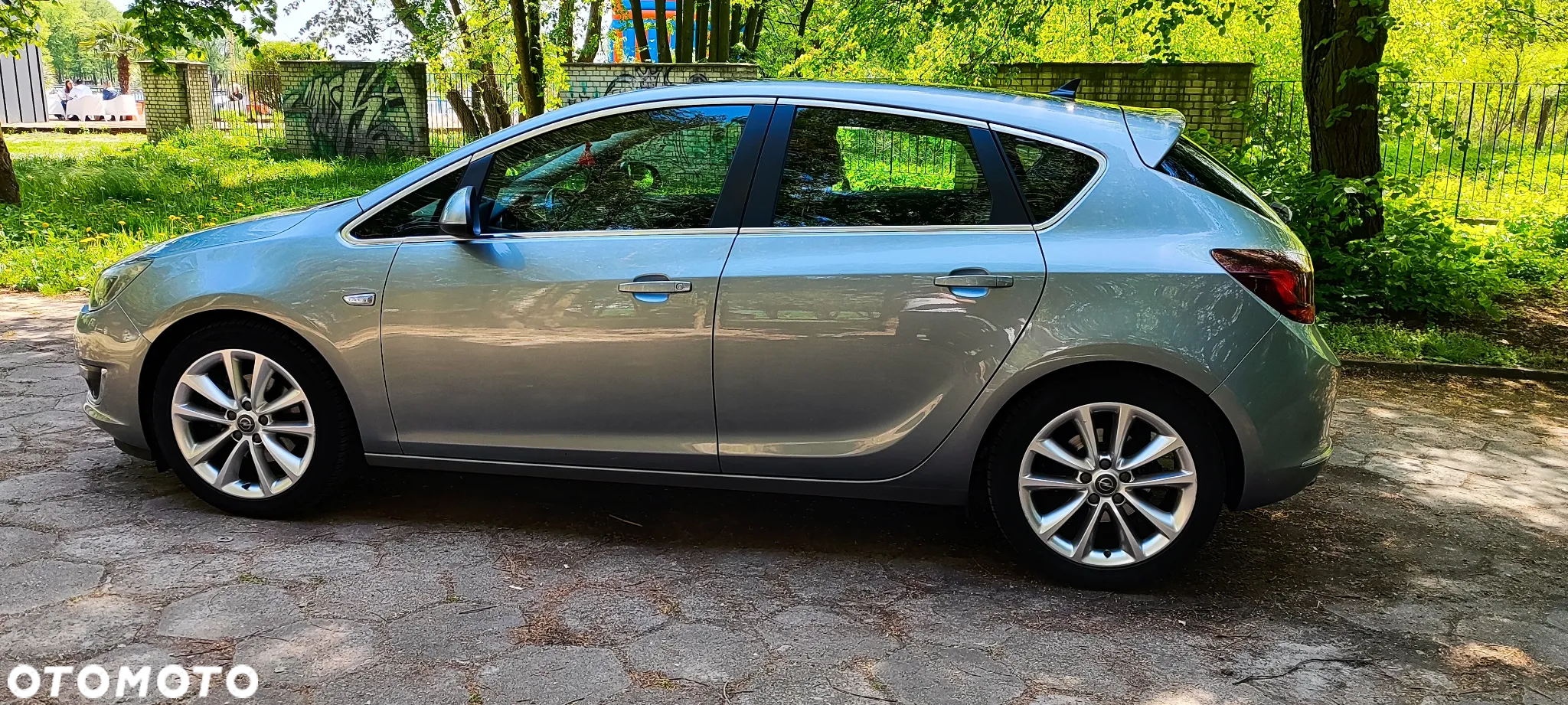 Opel Astra IV 1.6 T SIDI Cosmo S&S - 23