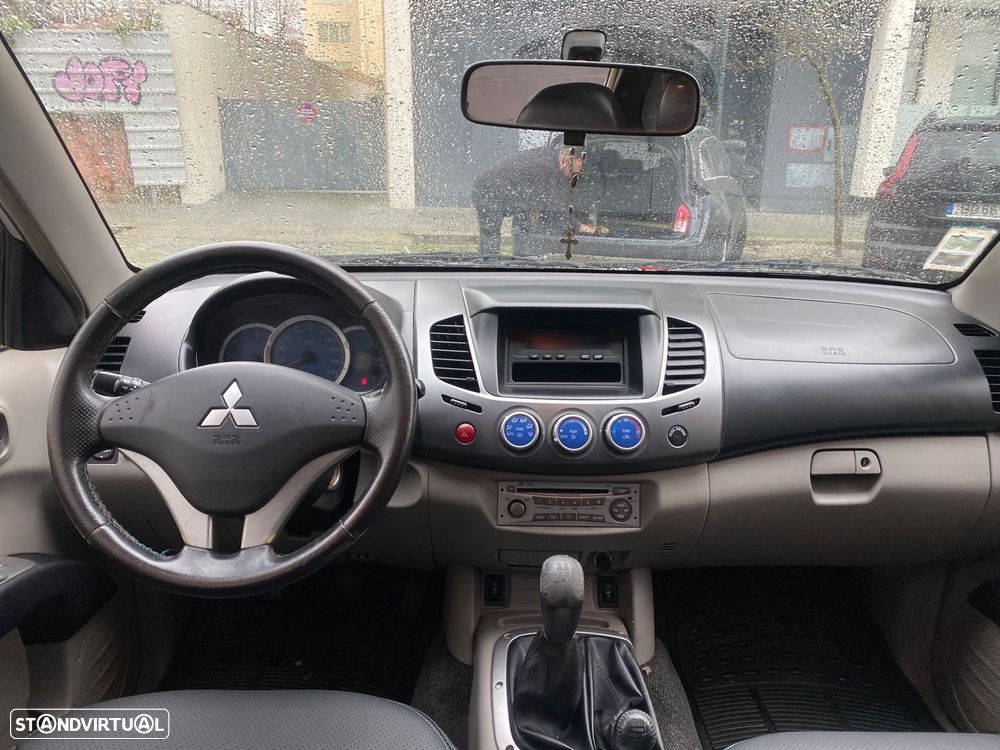 Mitsubishi L200 2.5 DI-D CD Intense 4WD - 19