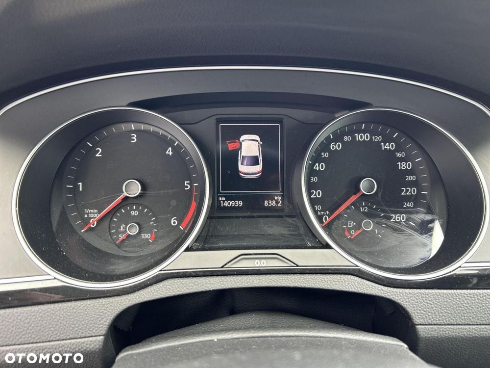 Volkswagen Passat - 15