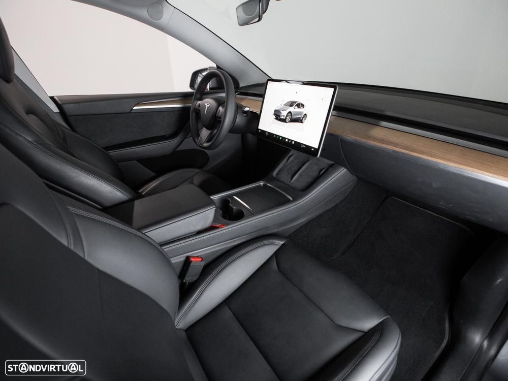 Tesla Model Y Long Range Dual Motor AWD - 12