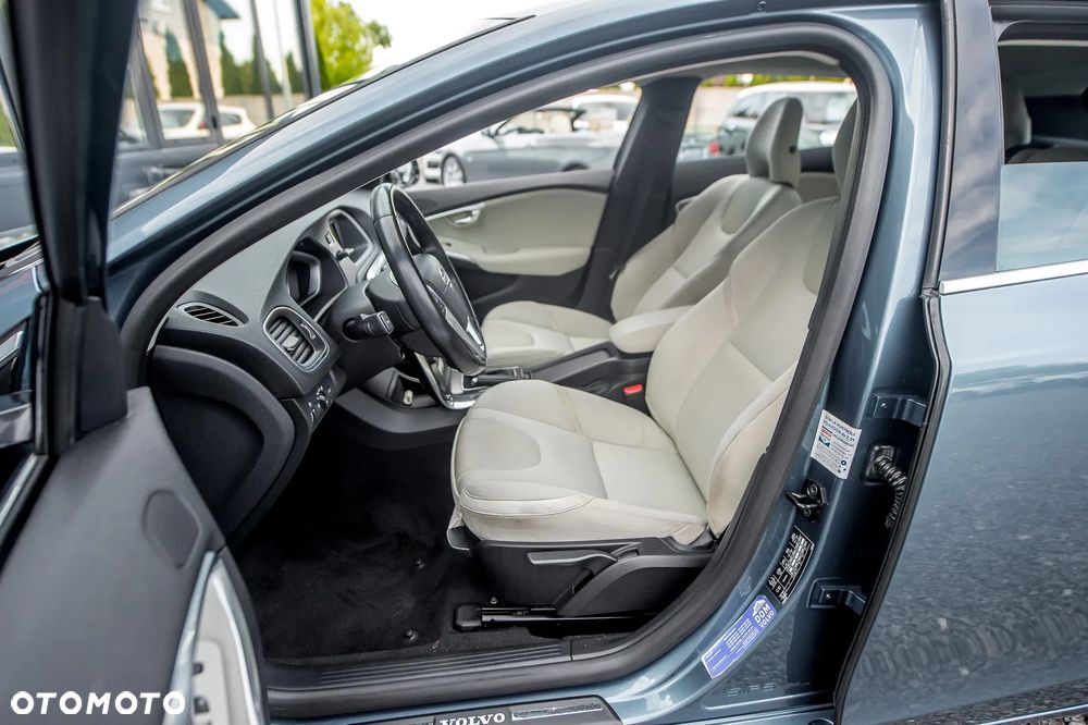 Volvo V40 - 18