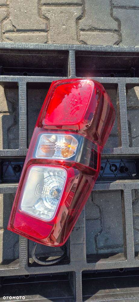 Lampa tylna prawa ISUZU D-MAX 2020- - 1