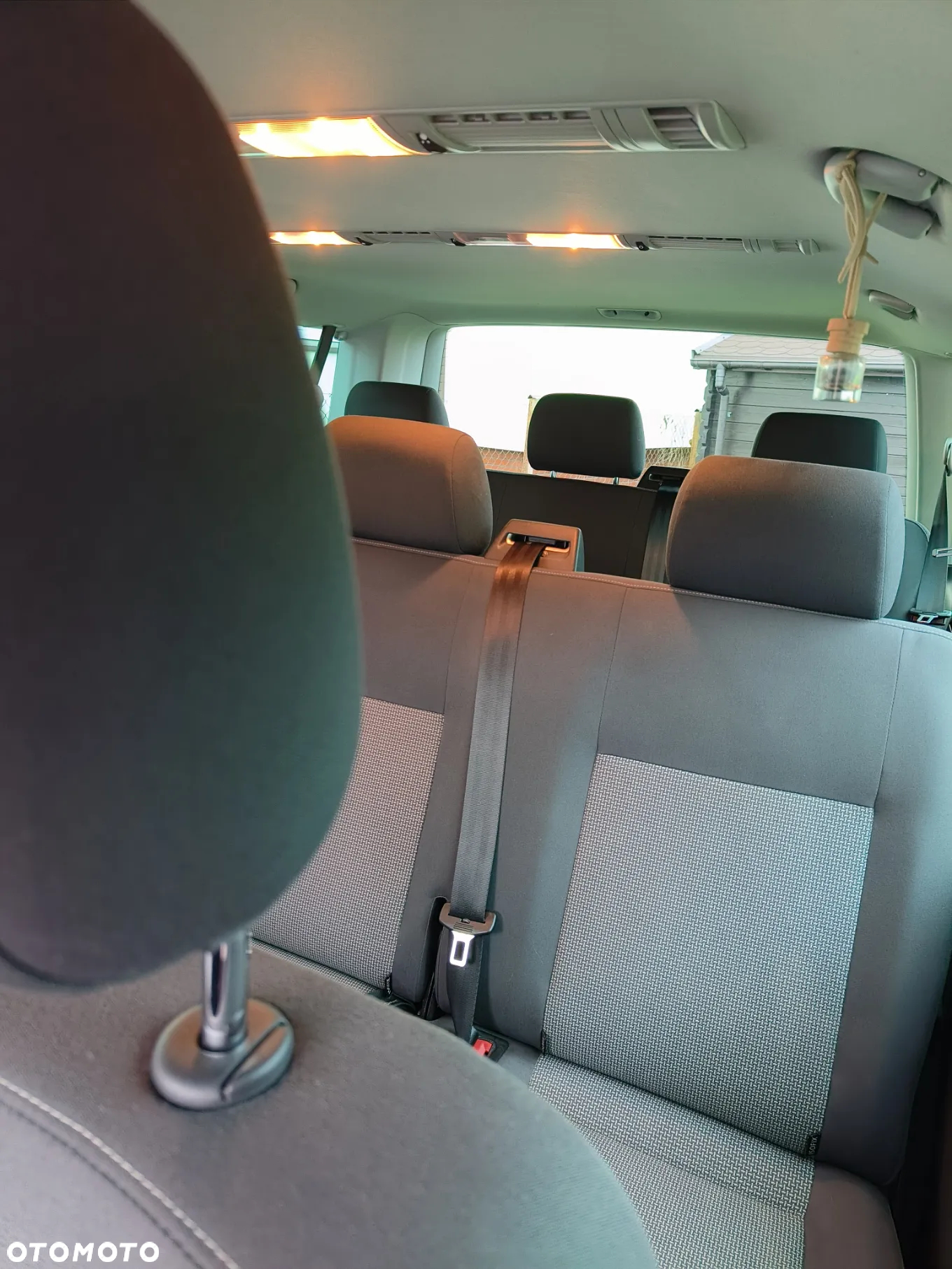 Volkswagen Caravelle - 11