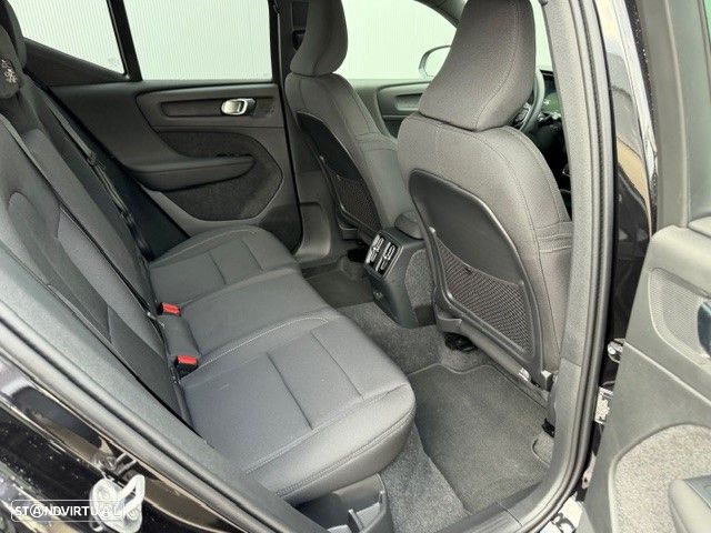 Volvo EX40 82 kWh Single Motor Extended Range Black Edition - 22