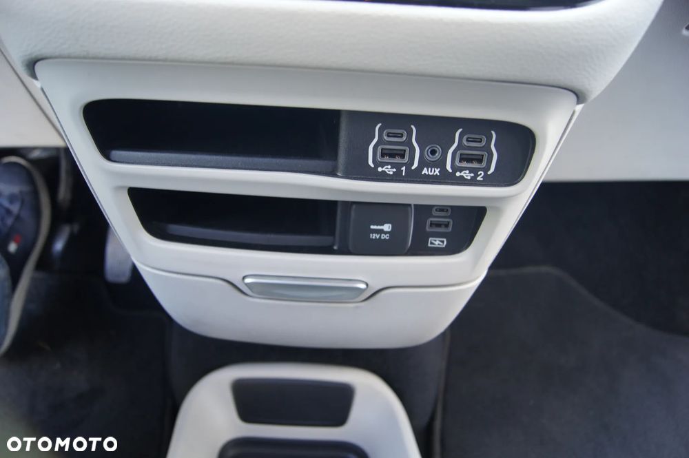 Chrysler Pacifica - 12