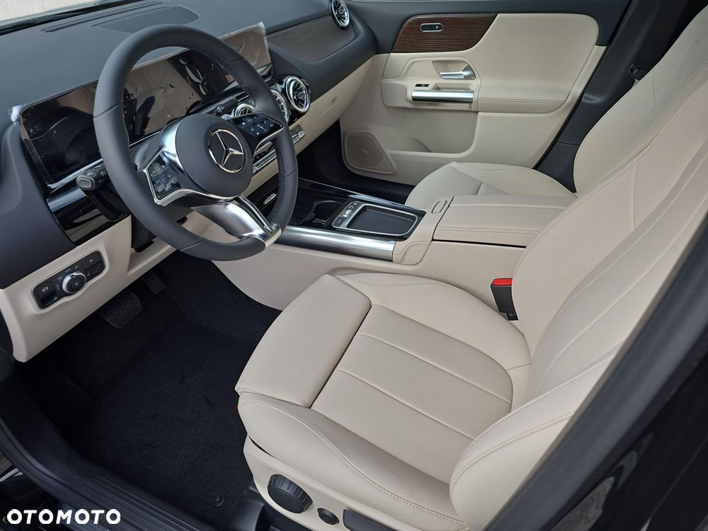 Mercedes-Benz GLA - 11