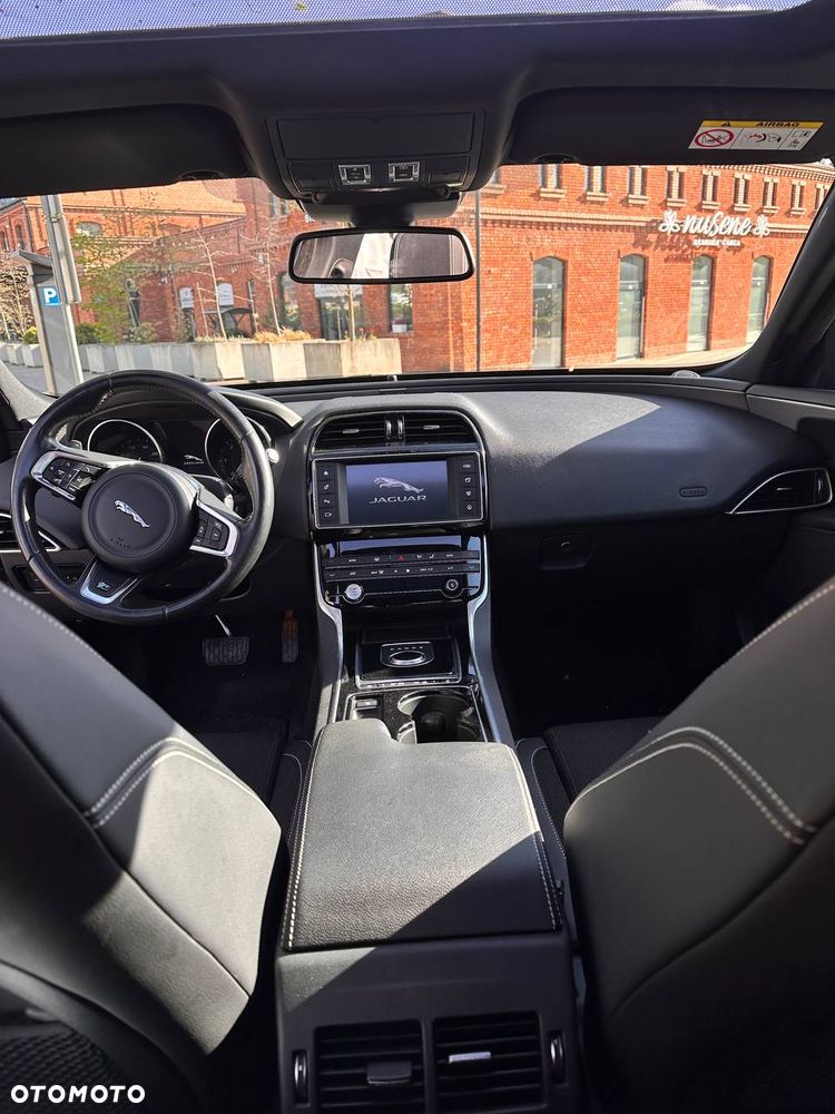 Jaguar XE 20d R-Sport - 6