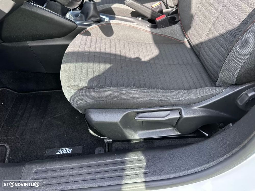 Peugeot 2008 1.2 PureTech Allure Pack - 31