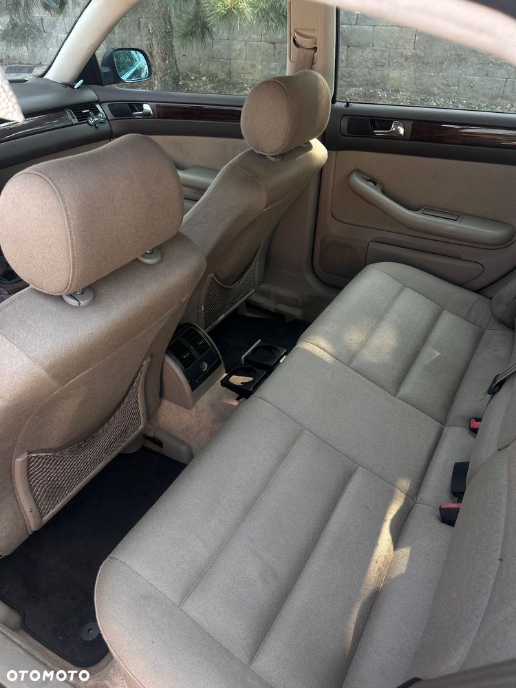 Audi A6 Limousine 2.4 - 12