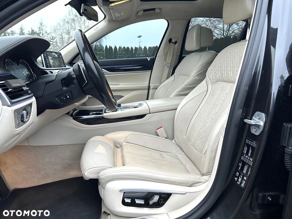 BMW Seria 7 750i - 13