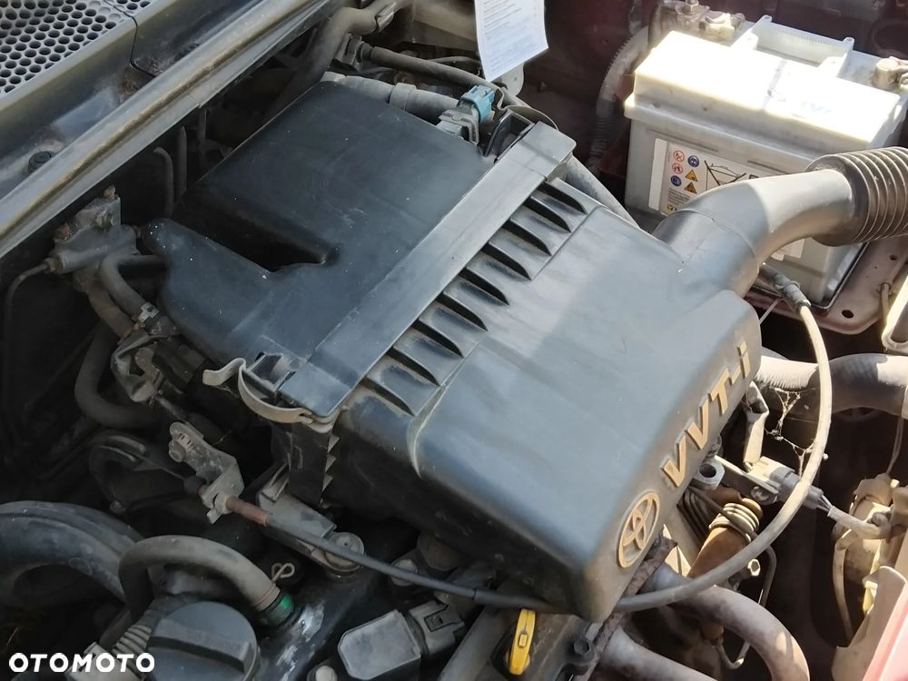 Toyota Yaris 1.0 Base - 12