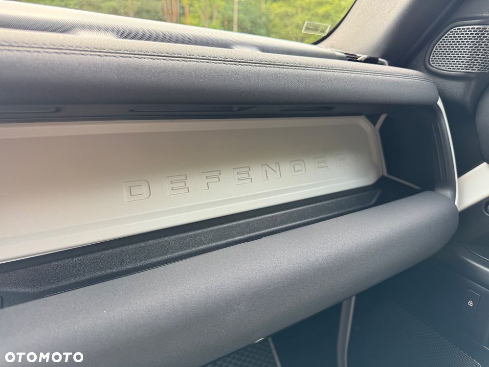 Land Rover Defender 110 P300 - 34