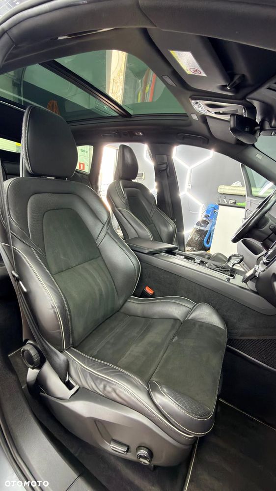 Volvo XC 60 D4 R-Design - 24