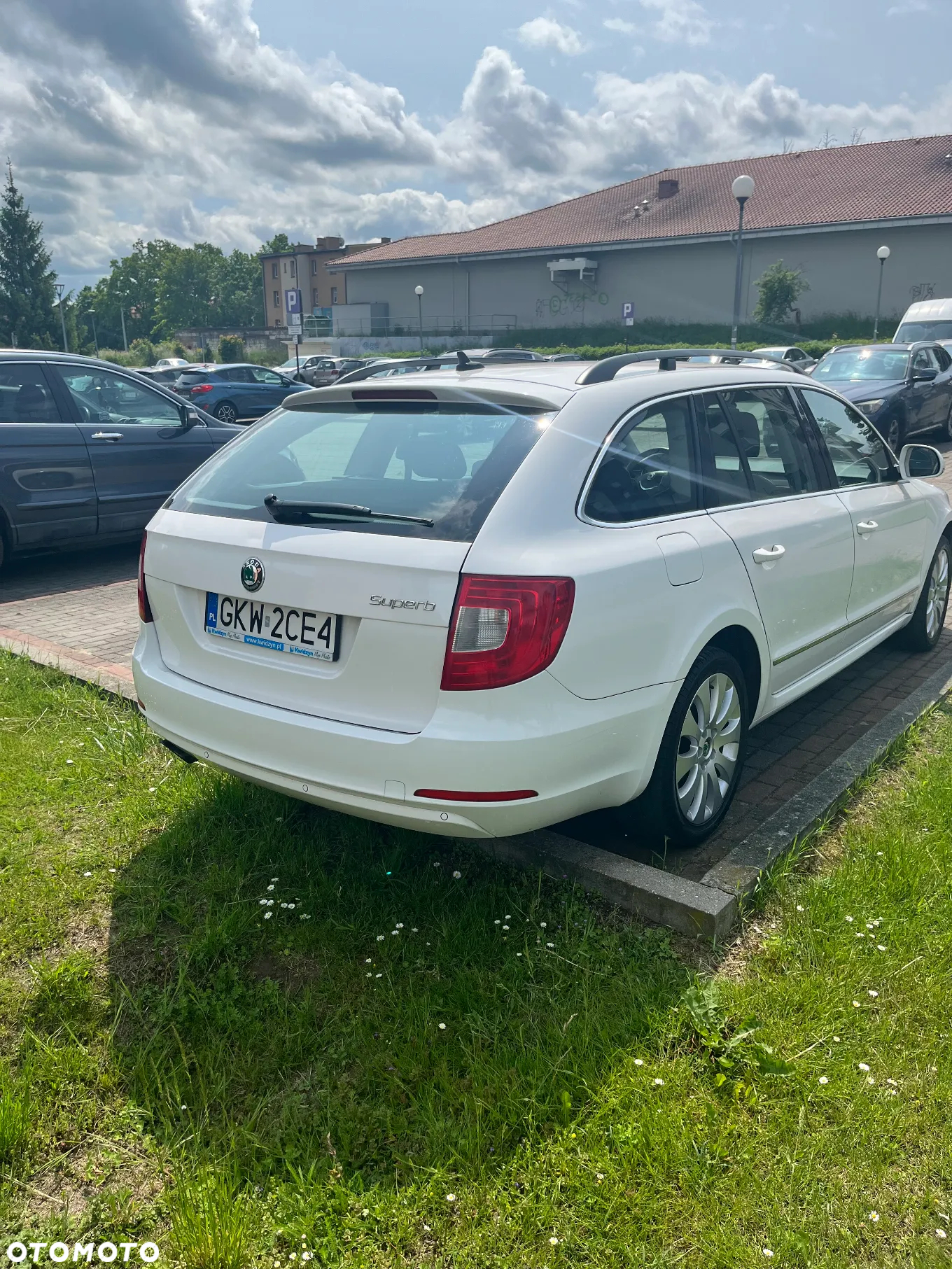 Skoda Superb Combi 2.0 TDI PD DSG Ambition - 4